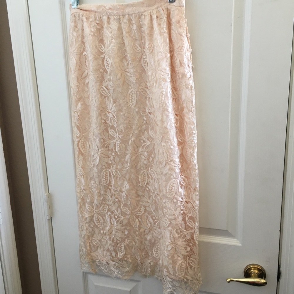 FINAL MARKDOWN Unique lace skirt 8